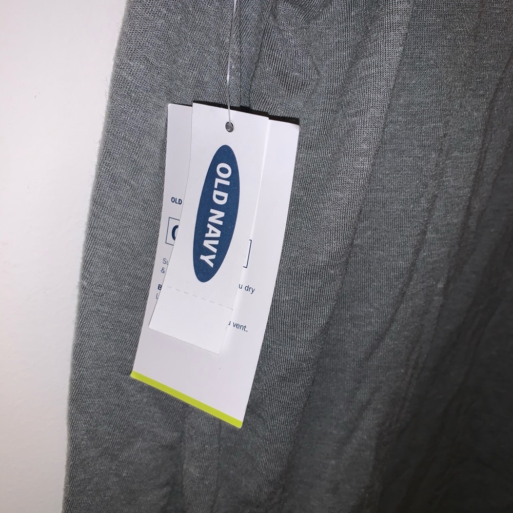 Grey work out tank top. Size: L